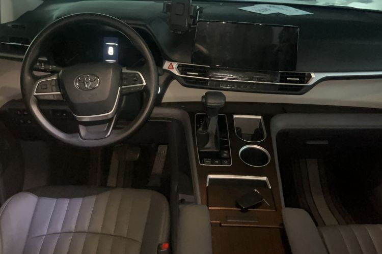 Used Toyota SIENNA 2024 2.5L Hybrid Comfort Edition Interior 3