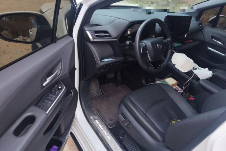 Used Toyota SIENNA 2024 2.5L Hybrid Four-Wheel Drive Prestige Edition Interior 3