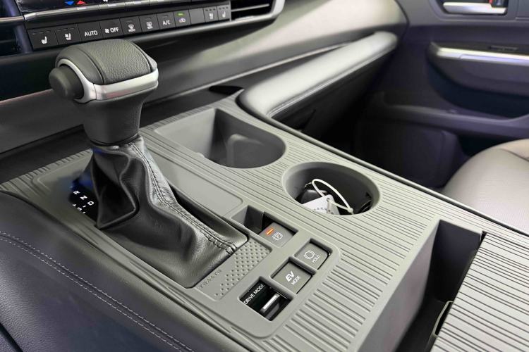 Used Toyota SIENNA 2024 2.5L Hybrid Four-Wheel Drive Prestige Edition Interior 3