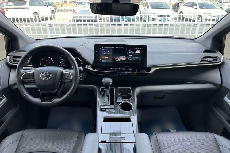 Used Toyota SIENNA 2024 2.5L Hybrid Four-Wheel Drive Prestige Edition Interior 3
