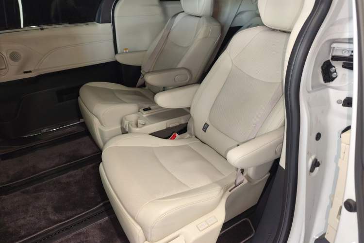 Used Toyota SIENNA 2024 2.5L Hybrid Four-Wheel Drive Prestige Edition Interior 4