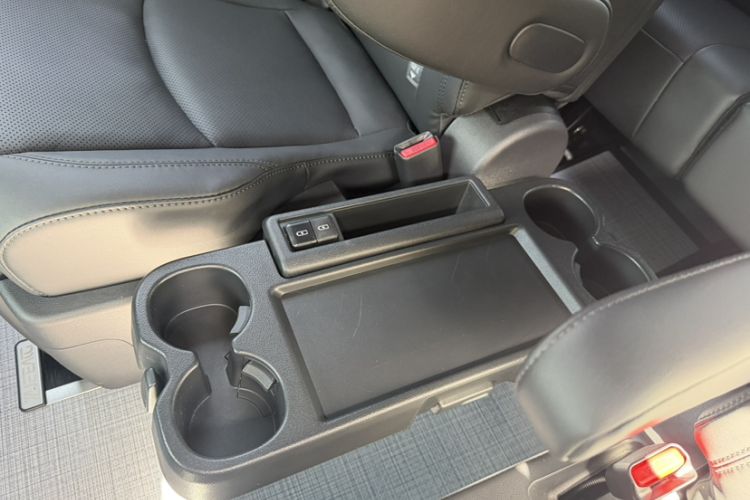 Used Toyota SIENNA 2024 2.5L Hybrid Four-Wheel Drive Prestige Edition Interior 4
