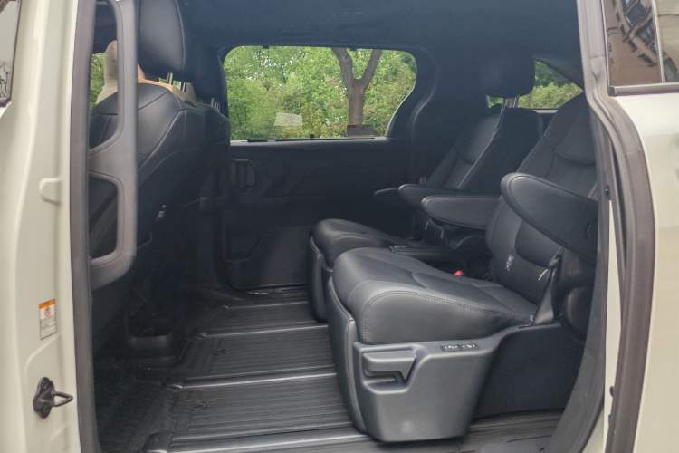 Used Toyota SIENNA 2024 2.5L Hybrid Four-Wheel Drive Prestige Edition Interior 4