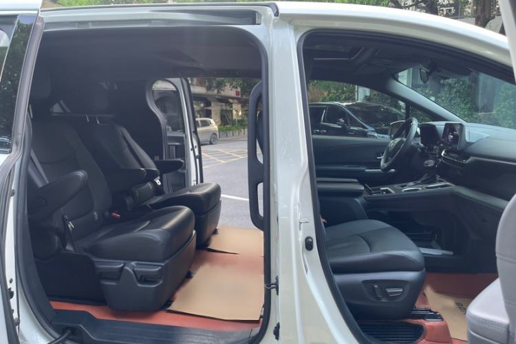 Used Toyota SIENNA 2024 2.5L Hybrid Four-Wheel Drive Luxury Edition Interior 4