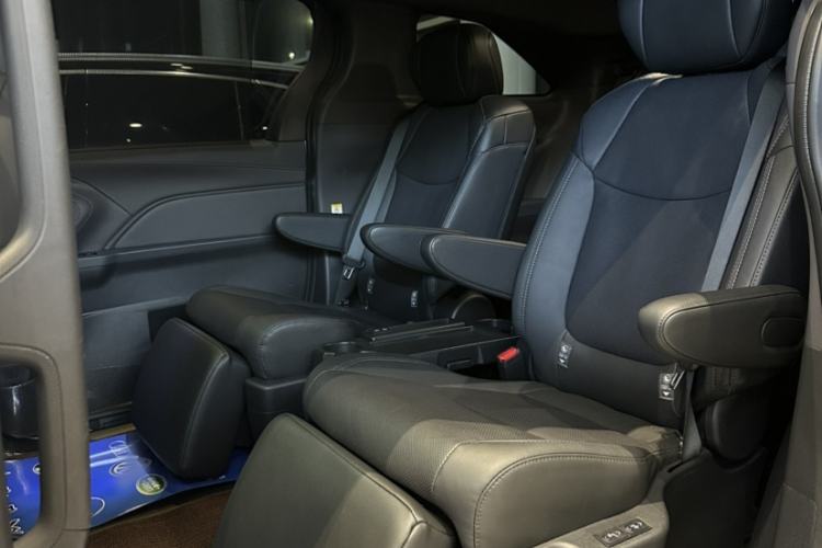 Used Toyota SIENNA 2024 2.5L Hybrid Four-Wheel Drive Prestige Edition Interior 4