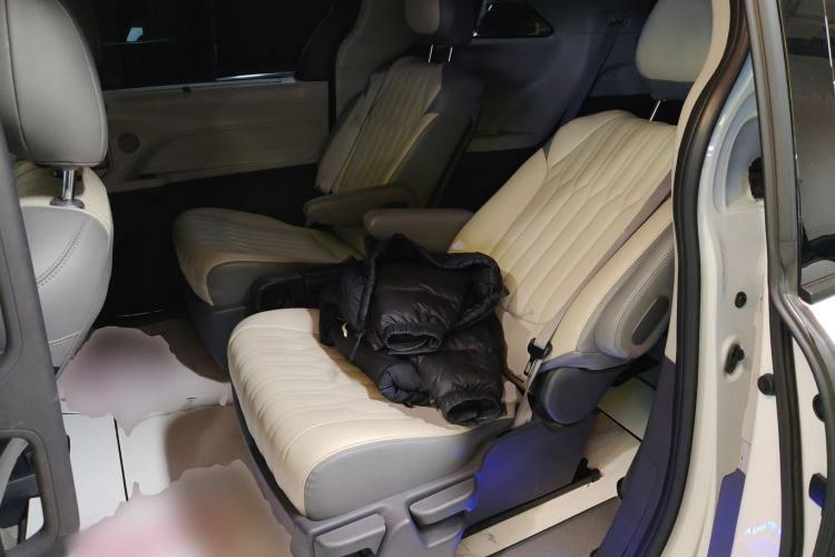 Used Toyota SIENNA 2024 2.5L Hybrid Comfort Edition Interior 4