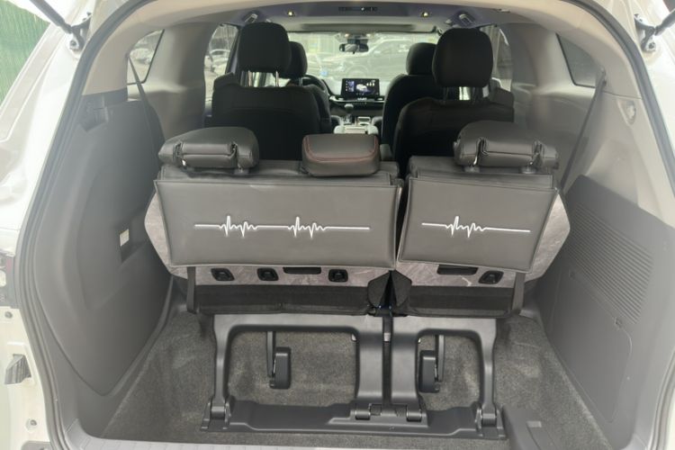 Used Toyota SIENNA 2024 2.5L Hybrid Comfort Edition Interior 4