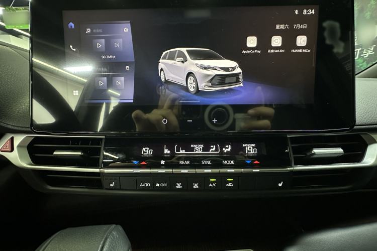 Used Toyota SIENNA 2024 2.5L Hybrid Four-Wheel Drive Luxury Edition Interior 4