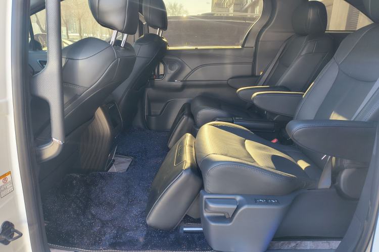 Used Toyota SIENNA 2024 2.5L Hybrid Four-Wheel Drive Prestige Edition Interior 4