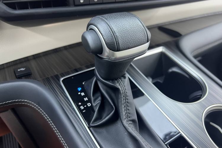 Used Toyota SIENNA 2024 2.5L Hybrid Ultimate Edition Interior 4
