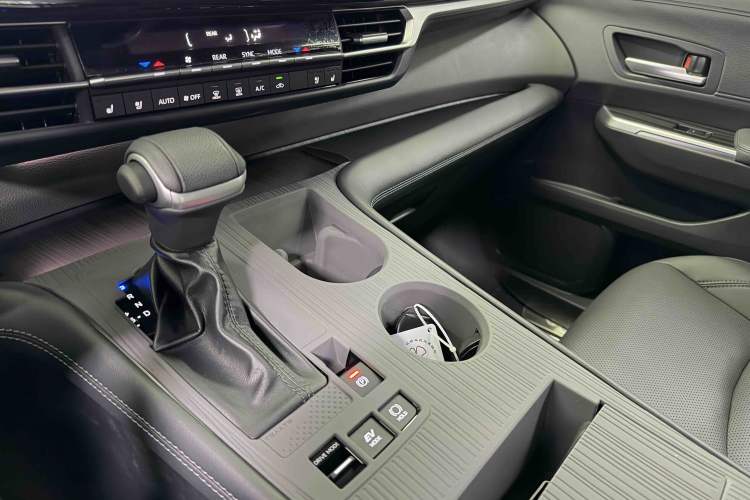 Used Toyota SIENNA 2024 2.5L Hybrid Four-Wheel Drive Prestige Edition Interior 4