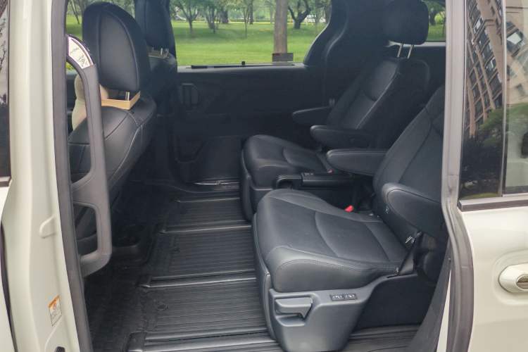 Used Toyota SIENNA 2024 2.5L Hybrid Four-Wheel Drive Prestige Edition Interior 5