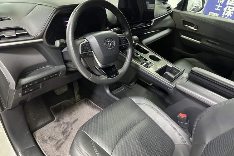Used Toyota SIENNA 2024 2.5L Hybrid Four-Wheel Drive Prestige Edition Interior 5