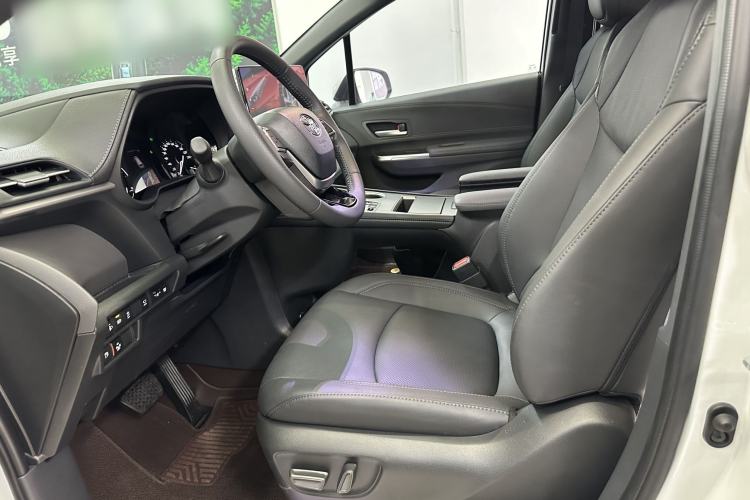 Used Toyota SIENNA 2024 2.5L Hybrid Four-Wheel Drive Prestige Edition Interior 5