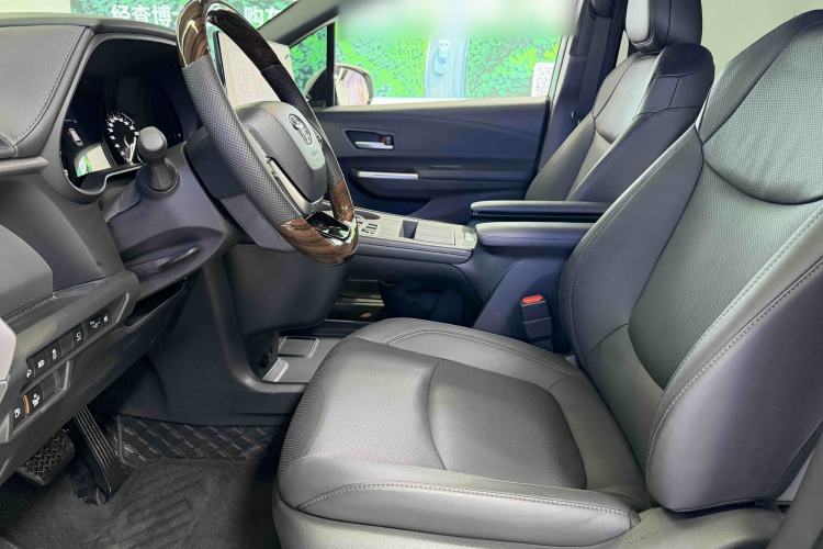 Used Toyota SIENNA 2024 2.5L Hybrid Four-Wheel Drive Prestige Edition Interior 5