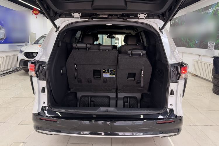 Used Toyota SIENNA 2024 2.5L Hybrid Four-Wheel Drive Luxury Edition Interior 6