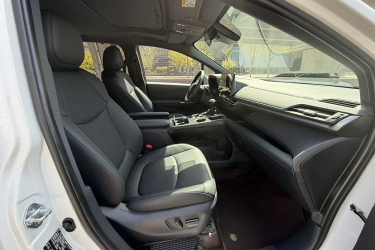 Used Toyota SIENNA 2024 2.5L Hybrid Four-Wheel Drive Prestige Edition Interior 6