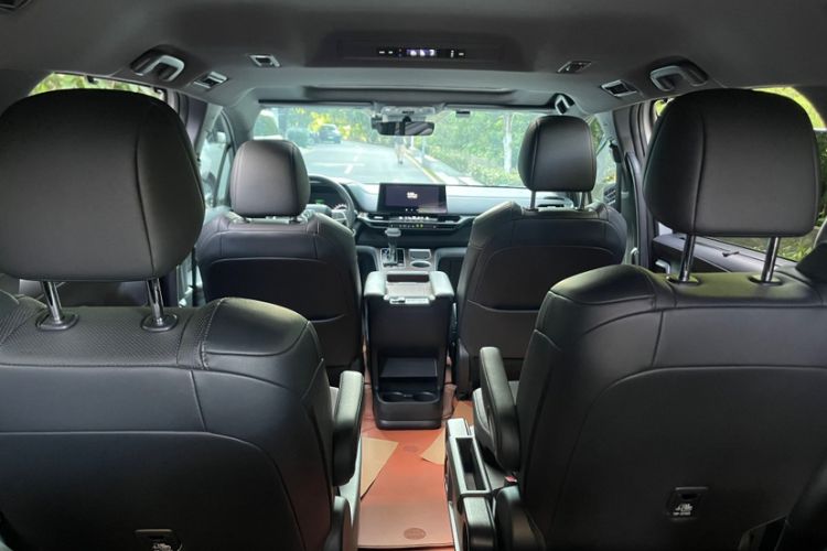 Used Toyota SIENNA 2024 2.5L Hybrid Four-Wheel Drive Luxury Edition Interior 6