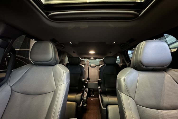 Used Toyota SIENNA 2024 2.5L Hybrid Four-Wheel Drive Prestige Edition Interior 6
