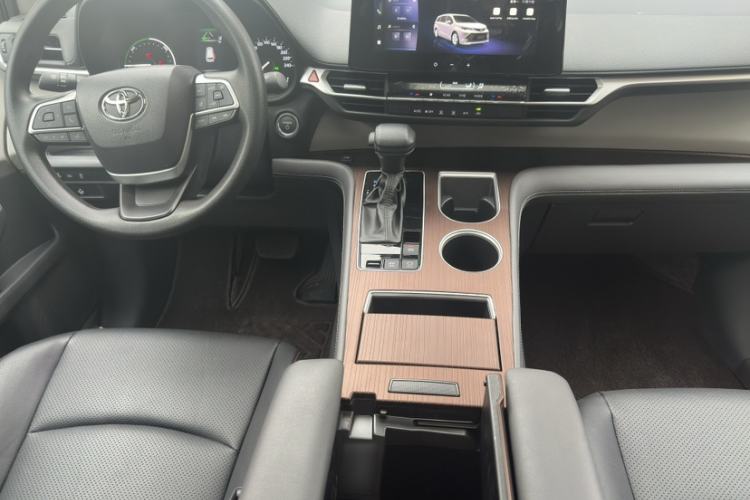 Used Toyota SIENNA 2024 2.5L Hybrid Comfort Edition Interior 6