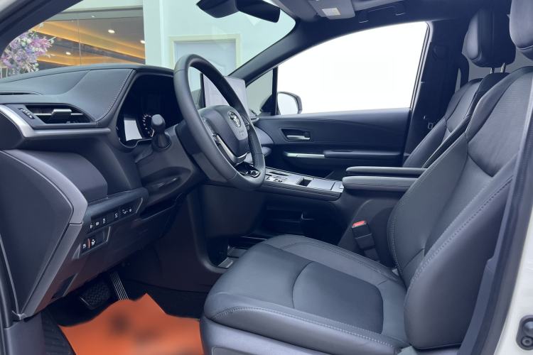 Used Toyota SIENNA 2024 2.5L Hybrid Four-Wheel Drive Prestige Edition Interior 6