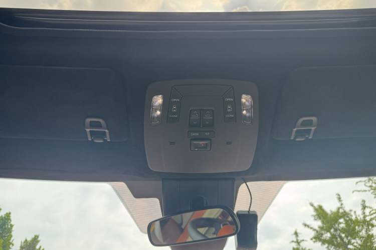 Used Toyota SIENNA 2024 2.5L Hybrid Comfort Edition Interior 6