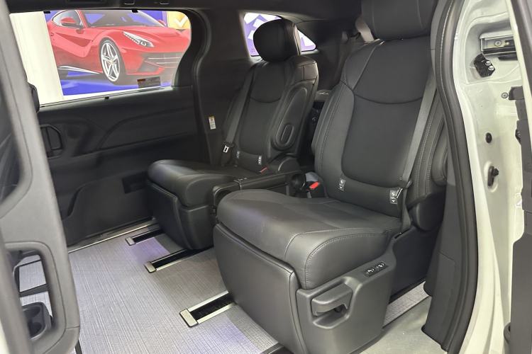 Used Toyota SIENNA 2024 2.5L Hybrid Four-Wheel Drive Prestige Edition Interior 6