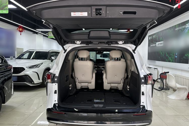 Used Toyota SIENNA 2024 2.5L Hybrid Platinum Edition Interior 6