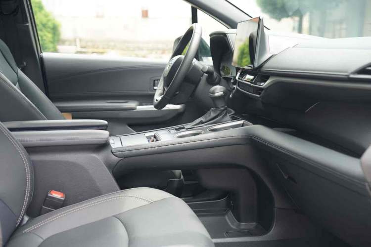 Used Toyota SIENNA 2024 2.5L Hybrid Ultimate Edition Interior 6