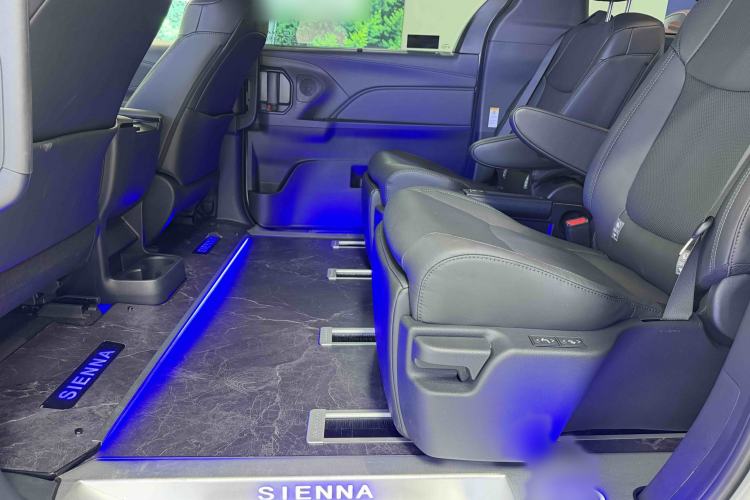 Used Toyota SIENNA 2024 2.5L Hybrid Four-Wheel Drive Prestige Edition Interior 6