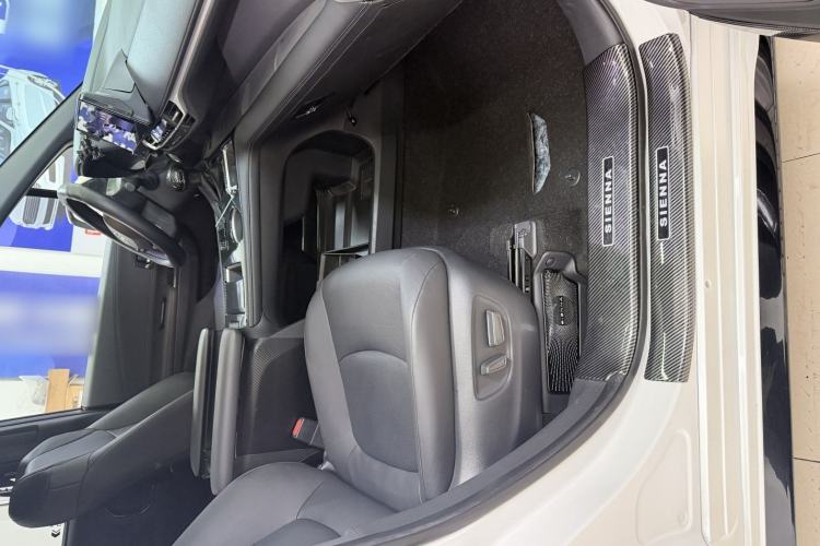 Used Toyota SIENNA 2024 2.5L Hybrid Four-Wheel Drive Luxury Edition Interior 7