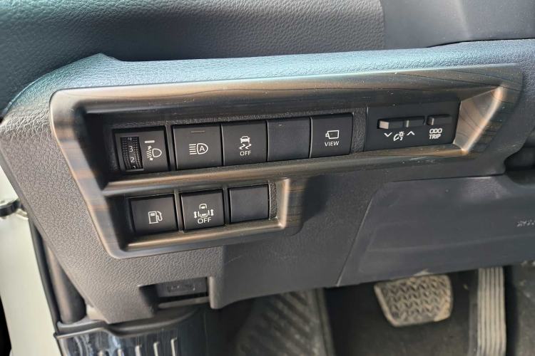Used Toyota SIENNA 2024 2.5L Hybrid Four-Wheel Drive Prestige Edition Interior 7