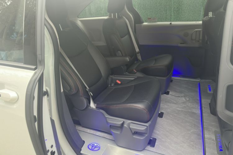 Used Toyota SIENNA 2024 2.5L Hybrid Comfort Edition Interior 7