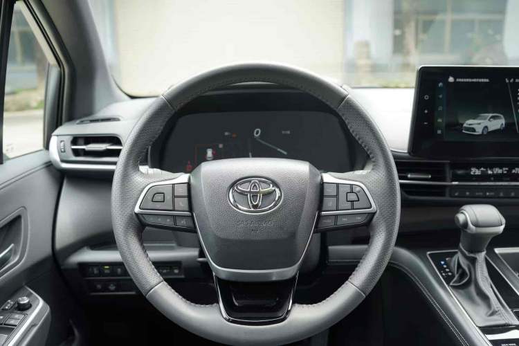 Used Toyota SIENNA 2024 2.5L Hybrid Ultimate Edition Interior 7