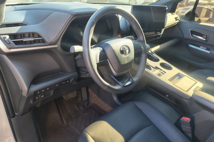 Used Toyota SIENNA 2024 2.5L Hybrid Four-Wheel Drive Prestige Edition Interior 7