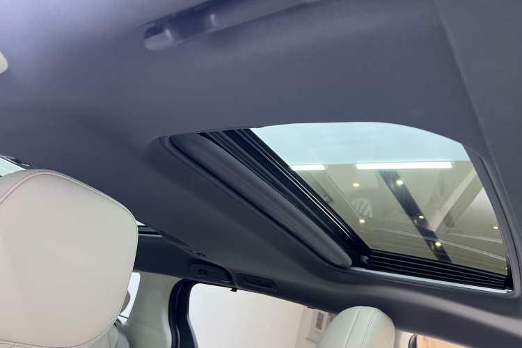 Used Toyota SIENNA 2024 2.5L Hybrid Ultimate Edition Interior 7
