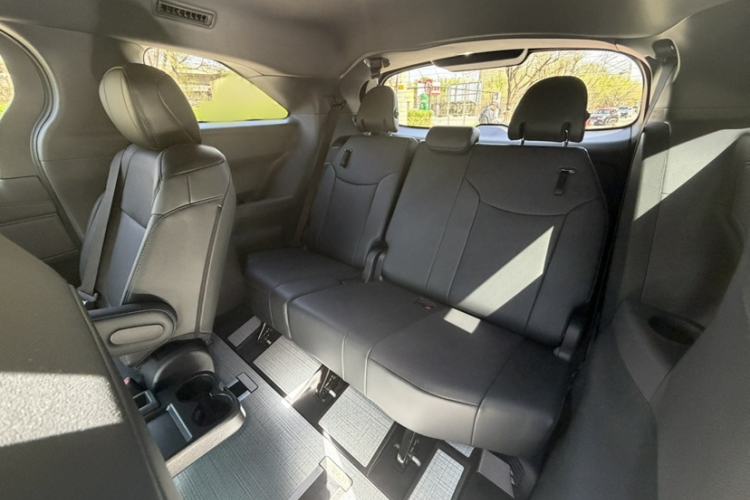Used Toyota SIENNA 2024 2.5L Hybrid Four-Wheel Drive Prestige Edition Interior 8