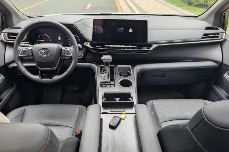 Used Toyota SIENNA 2024 2.5L Hybrid Four-Wheel Drive Prestige Edition Interior 8