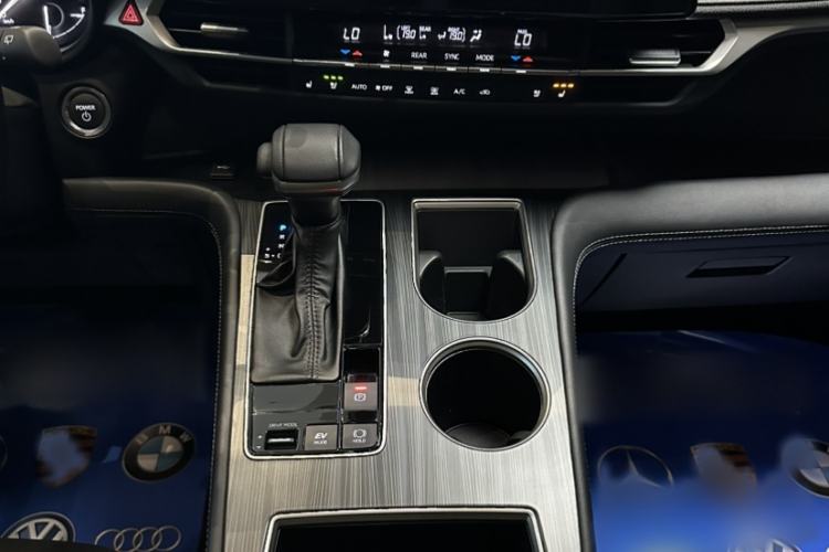 Used Toyota SIENNA 2024 2.5L Hybrid Four-Wheel Drive Prestige Edition Interior 8