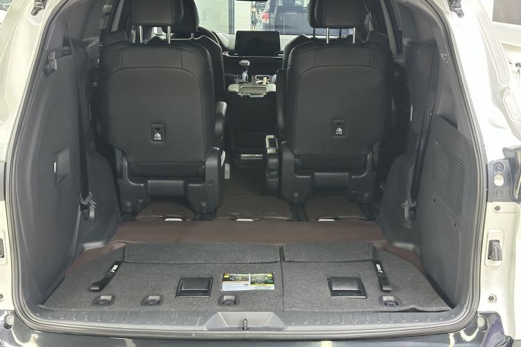 Used Toyota SIENNA 2024 2.5L Hybrid Four-Wheel Drive Luxury Edition Interior 8