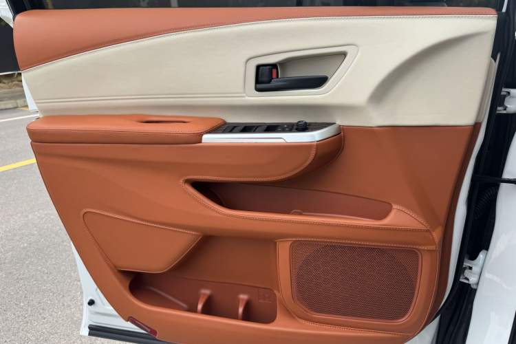 Used Toyota SIENNA 2024 2.5L Hybrid Comfort Edition Interior 8