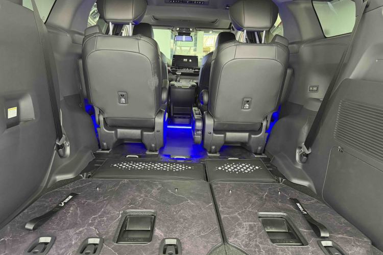 Used Toyota SIENNA 2024 2.5L Hybrid Four-Wheel Drive Prestige Edition Interior 8