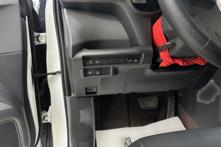 Used Toyota SIENNA 2024 2.5L Hybrid Four-Wheel Drive Luxury Edition Interior 9