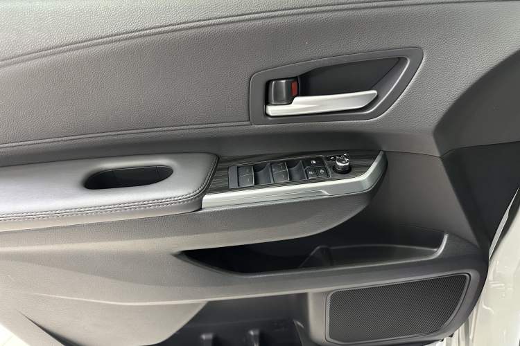 Used Toyota SIENNA 2024 2.5L Hybrid Four-Wheel Drive Prestige Edition Interior 9