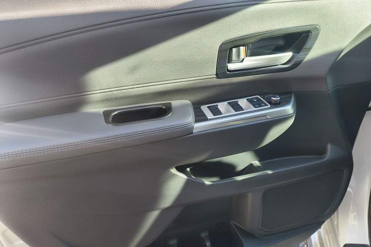 Used Toyota SIENNA 2024 2.5L Hybrid Four-Wheel Drive Prestige Edition Interior 9
