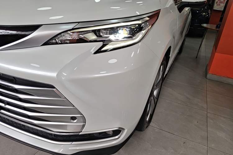 Used Toyota SIENNA 2024 2.5L Hybrid Platinum Edition Left Front Headlight
