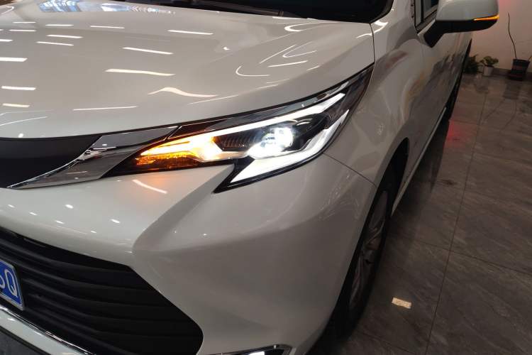 Used Toyota SIENNA 2024 2.5L Hybrid Comfort Edition Left Front Headlight