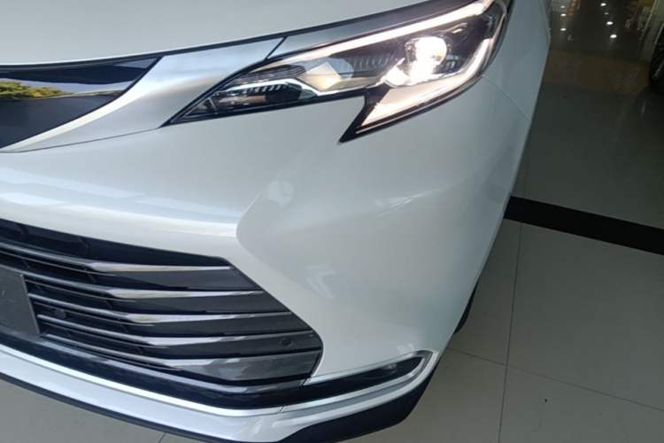 Used Toyota SIENNA 2024 2.5L Hybrid Luxury Edition Left Front Headlight