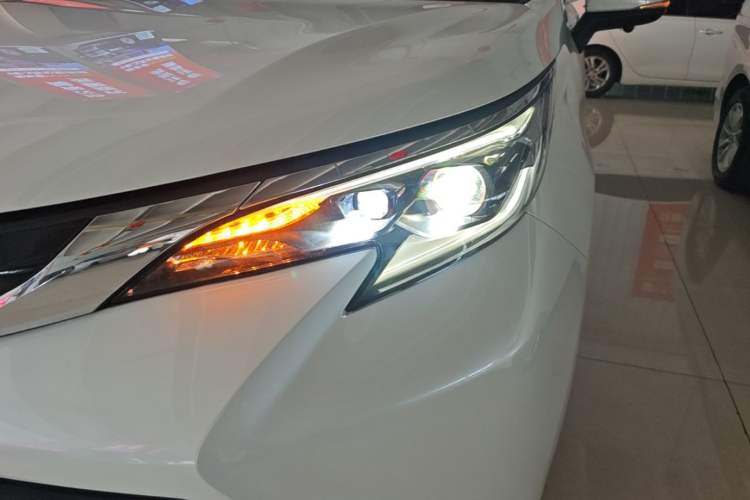 Used Toyota SIENNA 2024 2.5L Hybrid Comfort Edition Left Front Headlight
