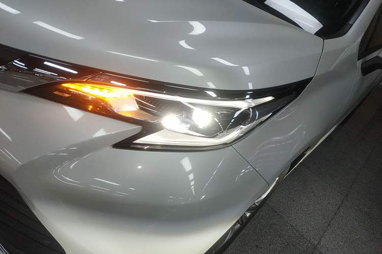 Used Toyota SIENNA 2024 2.5L Hybrid Comfort Edition Left Front Headlight